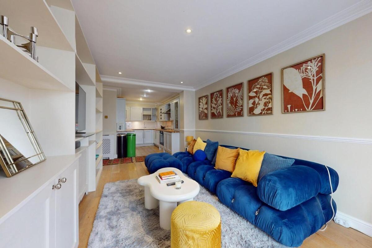 Appartement Bright 2 Bed With Patio & Backyard On Victoria Park Londen