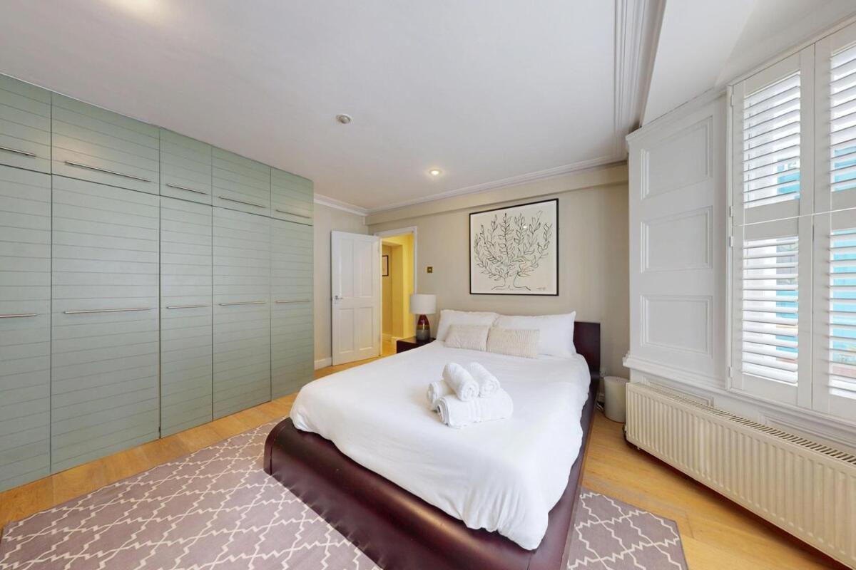Bright 2 Bed With Patio & Backyard On Victoria Park Appartement Londen
