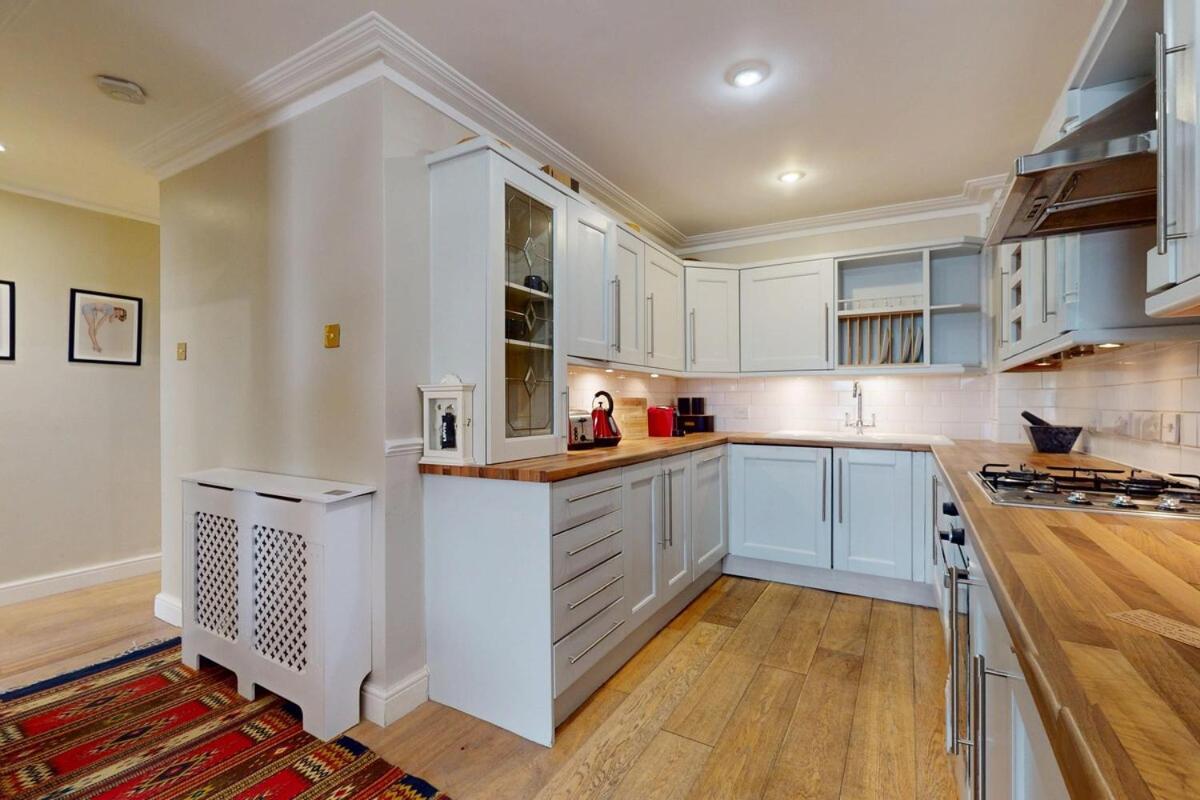 Appartement Bright 2 Bed With Patio & Backyard On Victoria Park