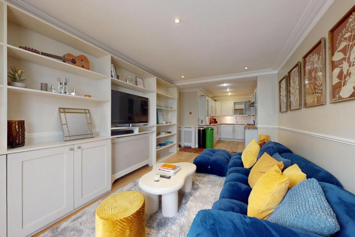 Bright 2 Bed With Patio & Backyard On Victoria Park Appartement *