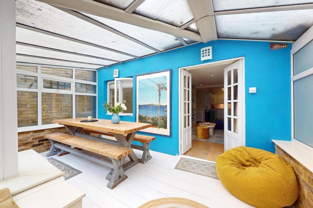 Bright 2 Bed With Patio & Backyard On Victoria Park Londen