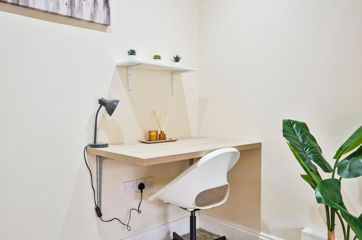 2br Contractor Stay, Wifi, Parking, Discounted Monthly Apartamento Londres