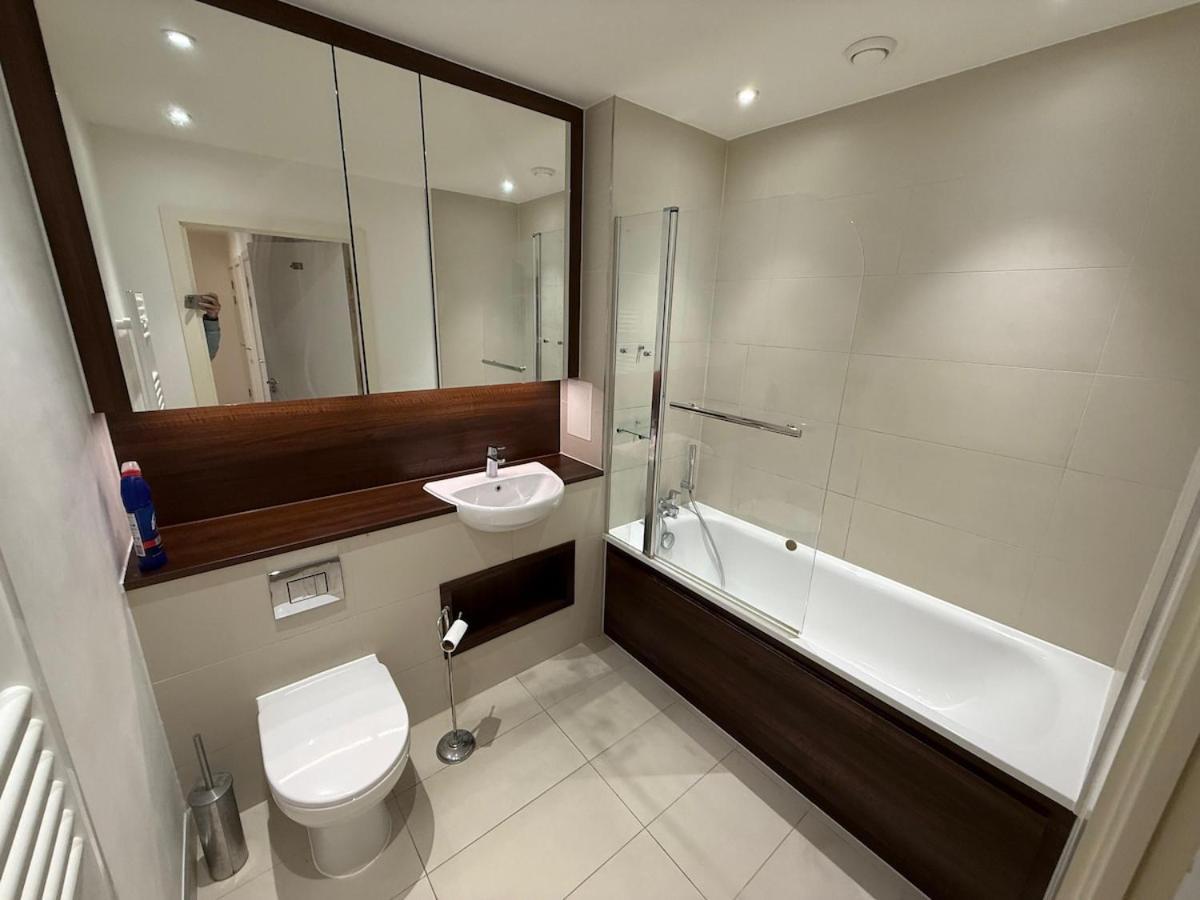 Wembley Stadium 2 Bedroom - 1 Minute Walk Apartamento *