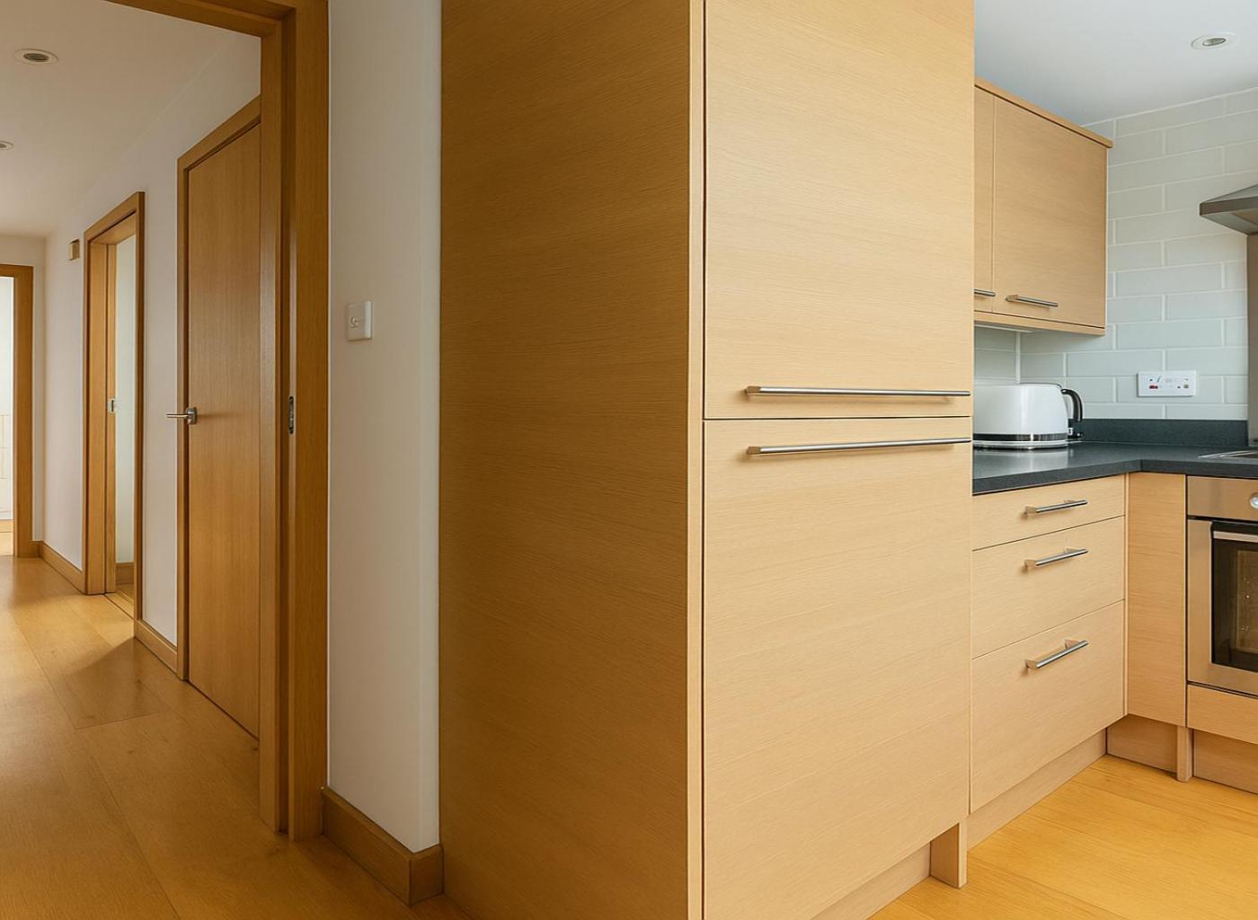 2 Bed Flat Near Acton Park *