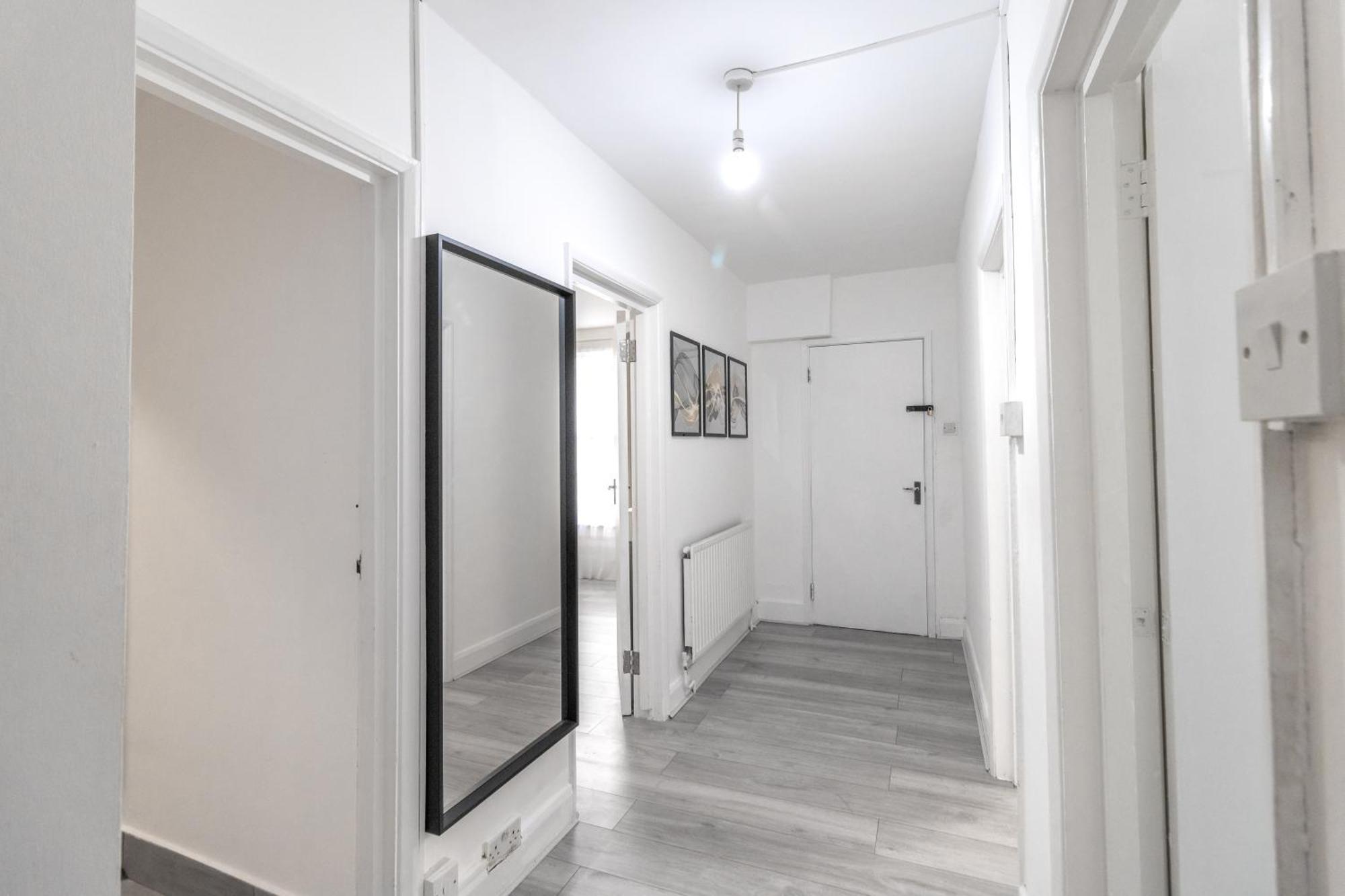 Cosy 3 Bed Flat In Shepherds Bush Sleeps 8 Guest * London