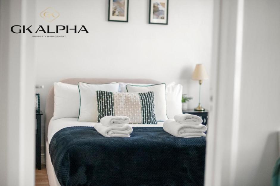 Sophisticated Paddington 2 Bedroom Prime Location Apartment London