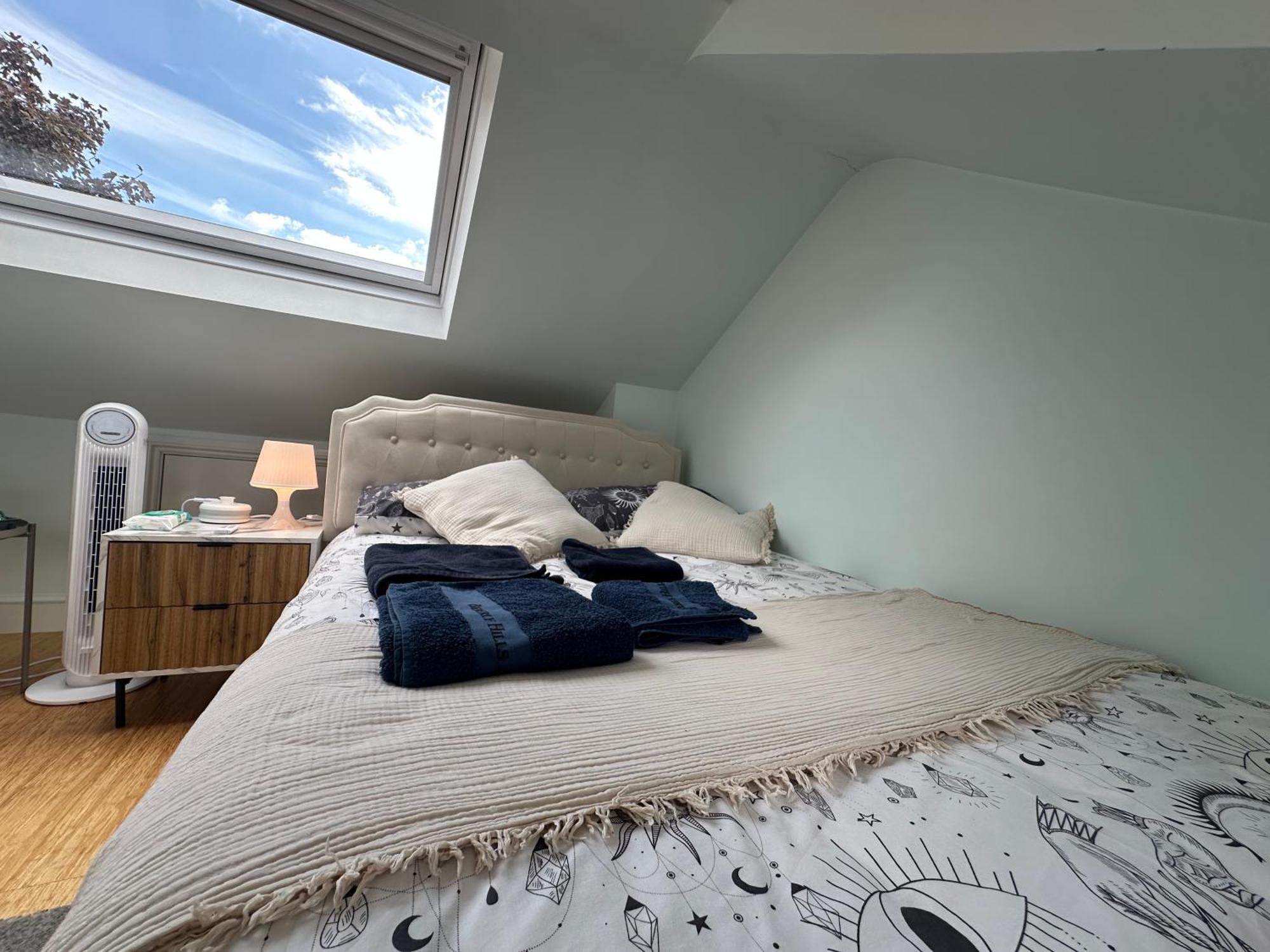 Large Double Room With Private Bathroom West Zone 3 Free Parking Pensión