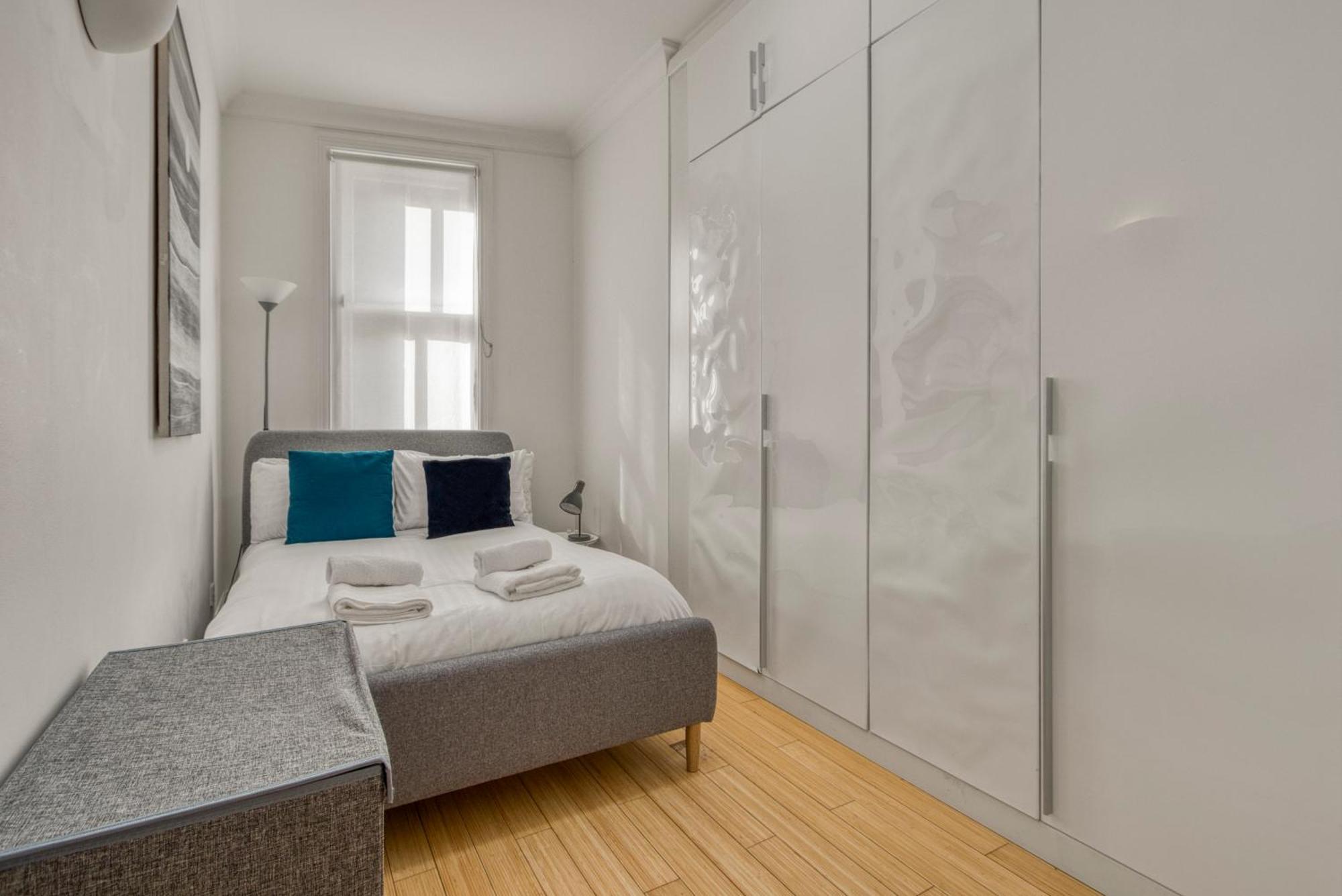 Knightsbridge Harrods 2 Bed 2 Bath With Terrace Apartment London