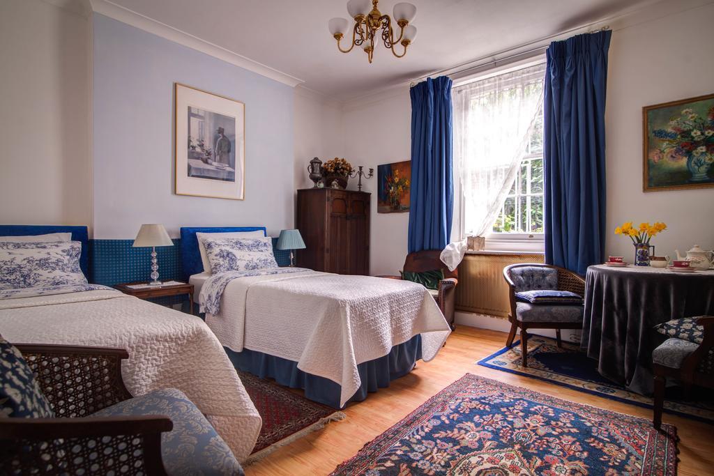 Dawson Place, Juliette's 3*