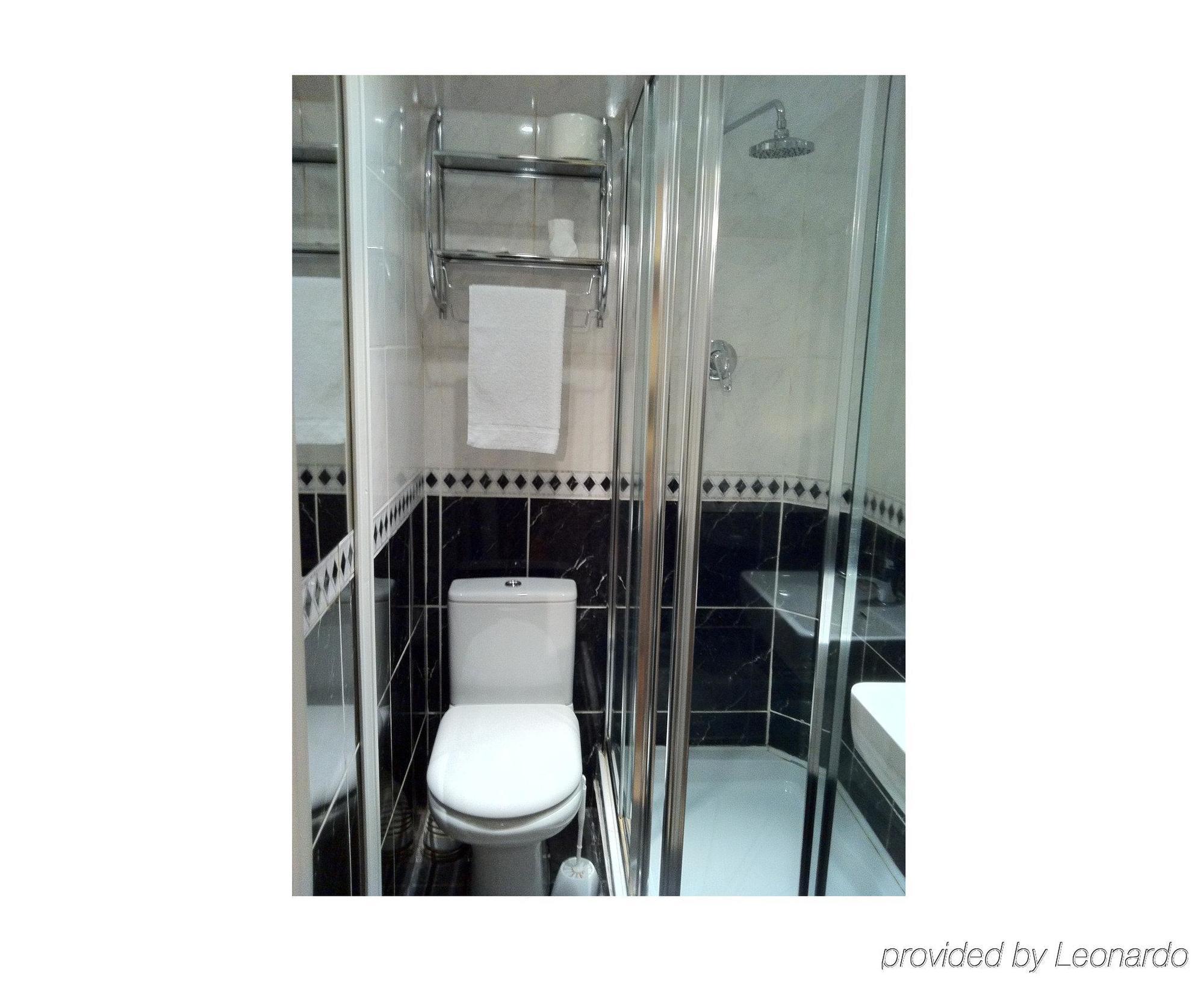 Linden House 3*