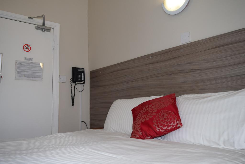 Holland Park 3*