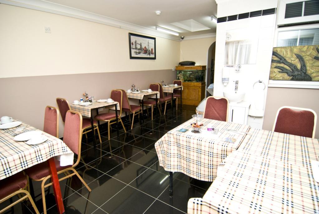Holland Park 3* London