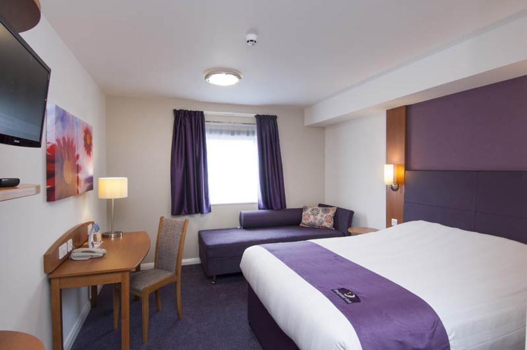 Premier Beckton Hotel 3*