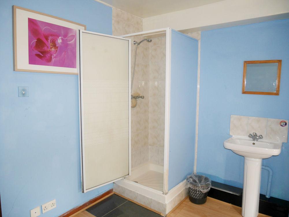 Kensal Backpackers Albergue *