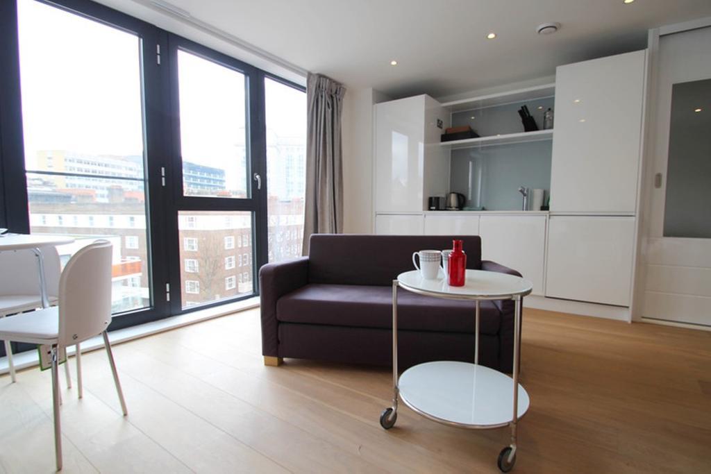 Aldgate East *