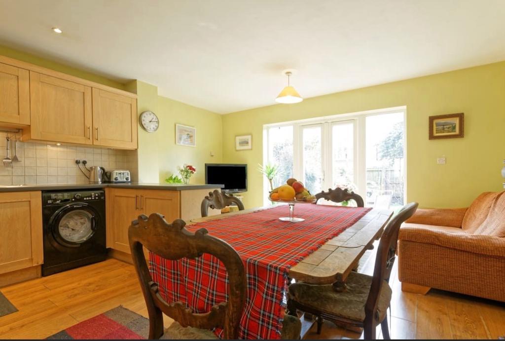Lynbrook Grove Guest house 5*