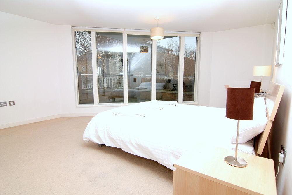 Wharf - Water Gardens Apartamento