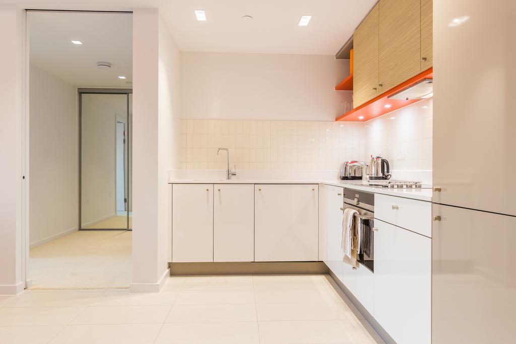 Royal Style - 5 Mins Walk To Excel *