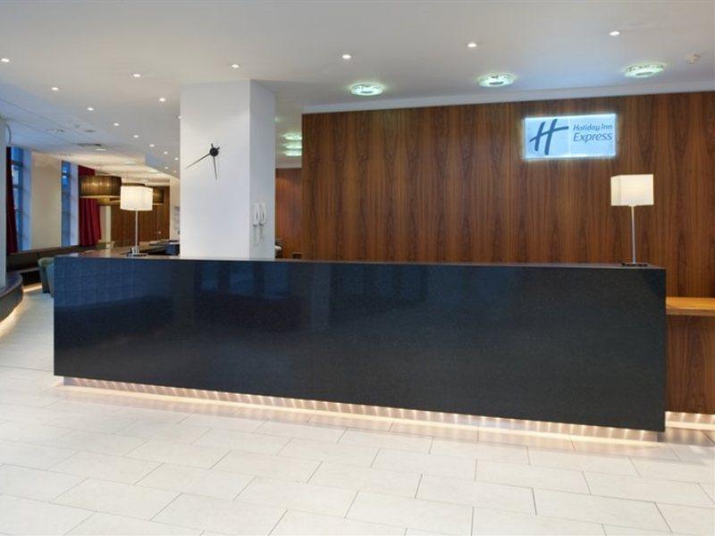 Hotel Holiday Express City, An Ihg 3*