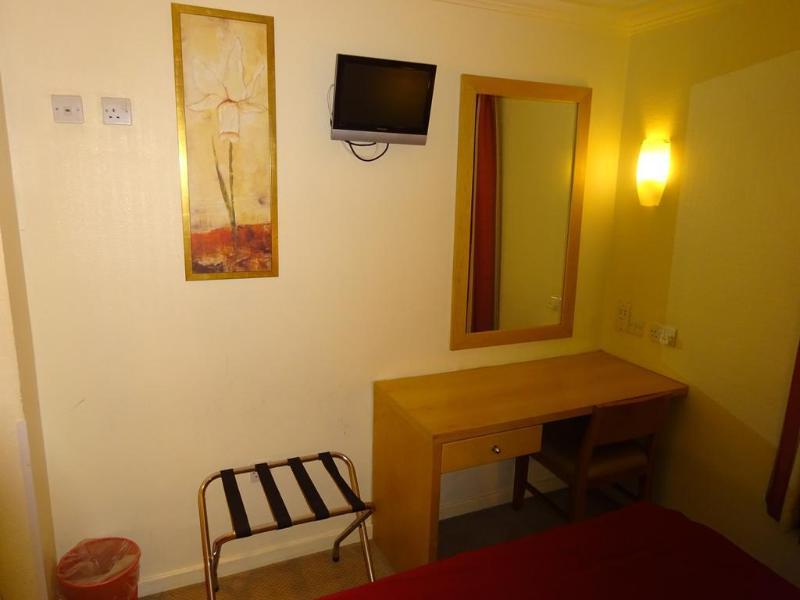 Americana Hotel 3*