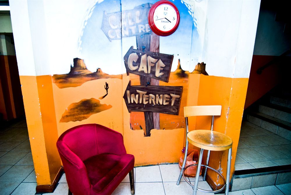 Kensal Backpackers Albergue *