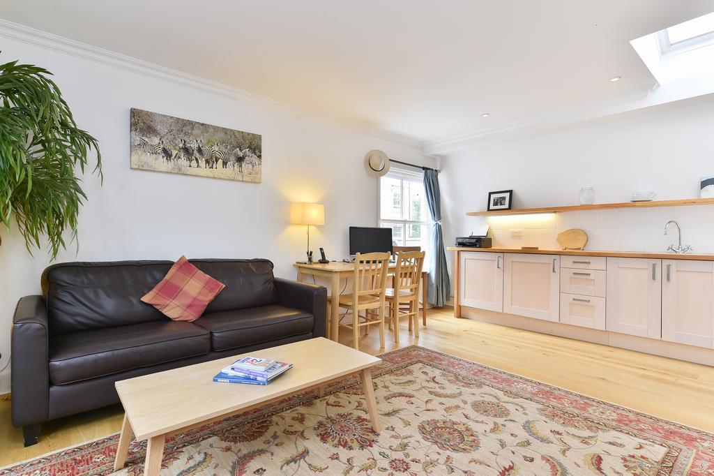 Charming Flat Near Earl's Court Station, 4 Guests *