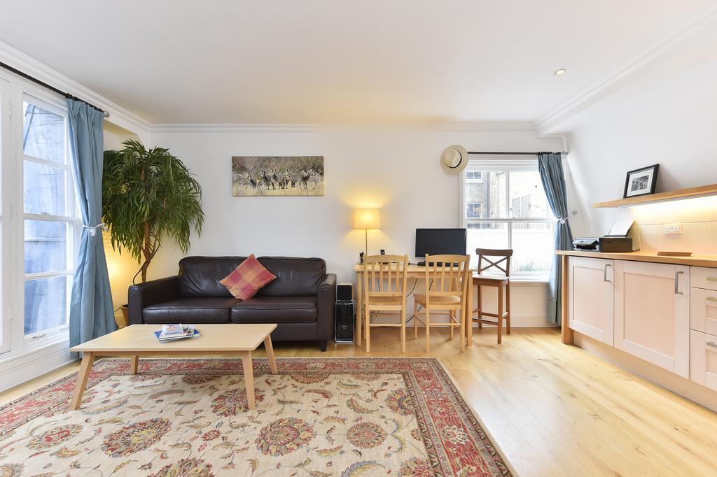 Charming Flat Near Earl's Court Station, 4 Guests Apartment *