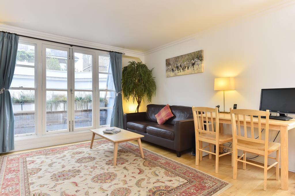 Charming Flat Near Earl's Court Station, 4 Guests *