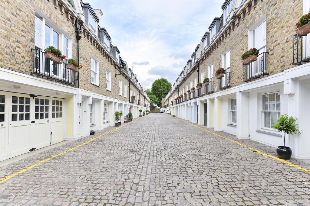 Apartment Charming Flat Near Earl's Court Station, 4 Guests London