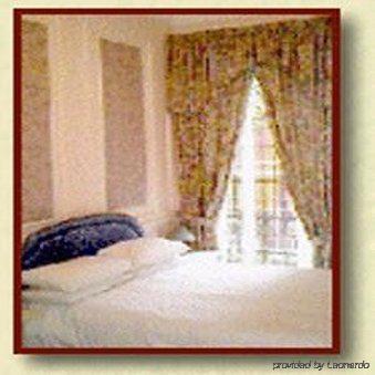Aparthotel Kensingtoncourt 3*
