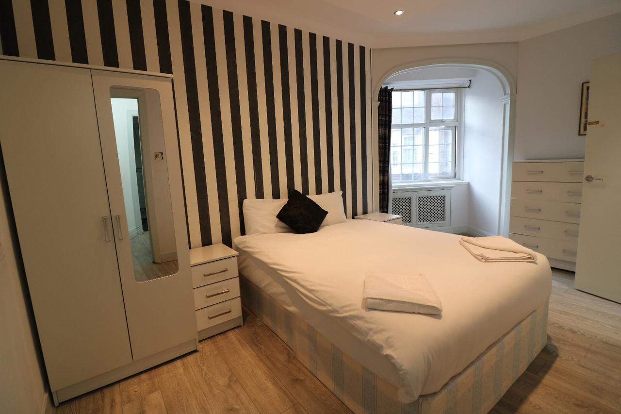 Princes Court Brompton Road * Londen