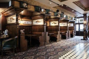 The Mad Hatter Hotel 3*