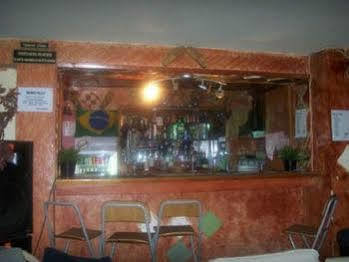 Kensal Backpackers Albergue *