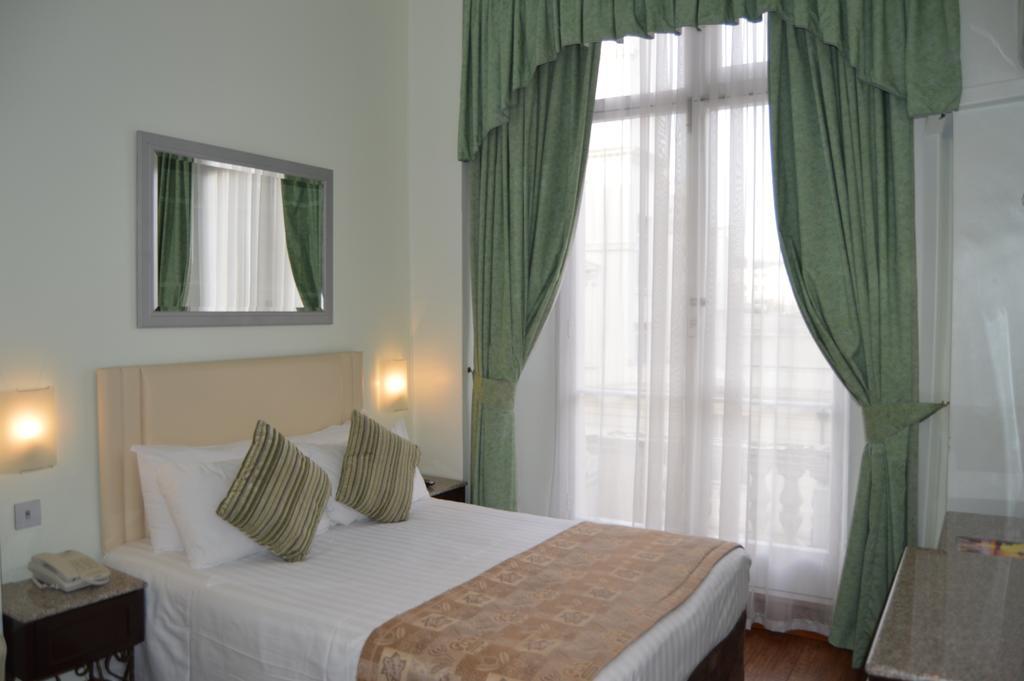 Hotel Holiday Villa Hotel 3*