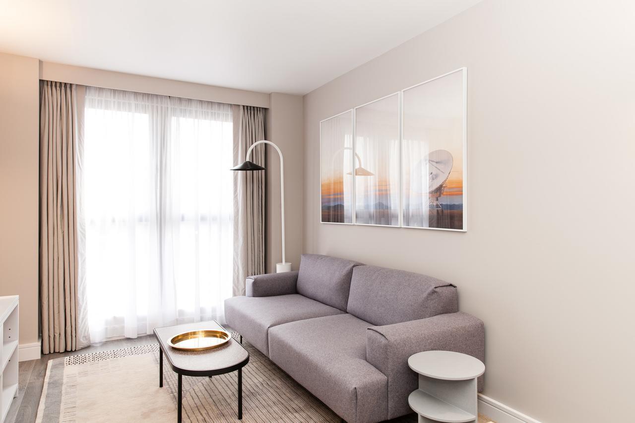 Rockwell East-tower Bridge 4*