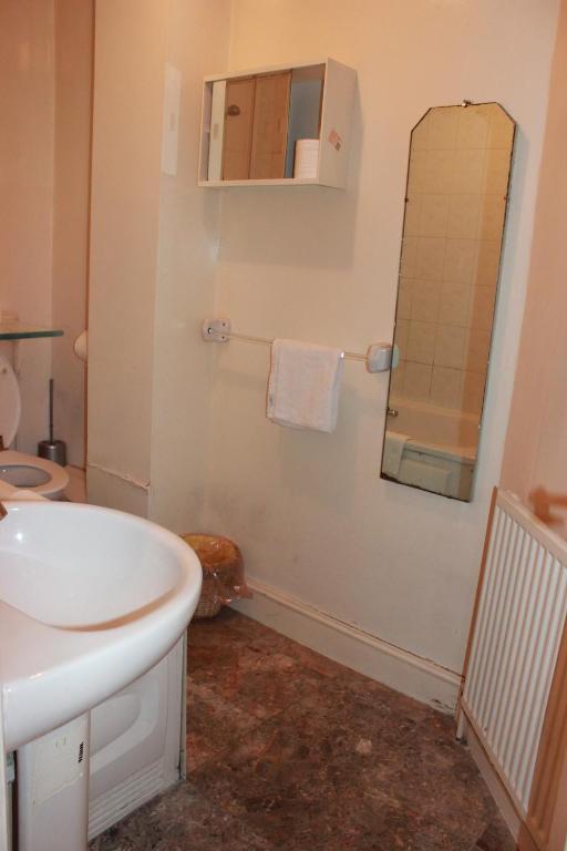 Aparthotel Kensingtoncourt 3*