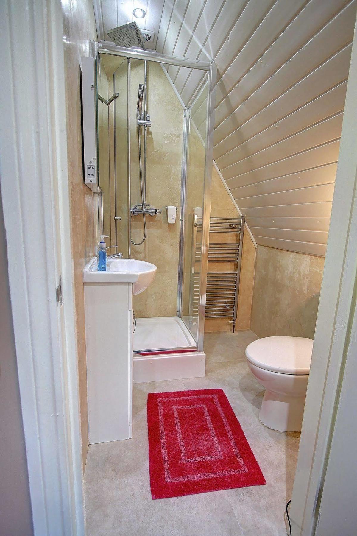 Beaconsfield Inn 2*