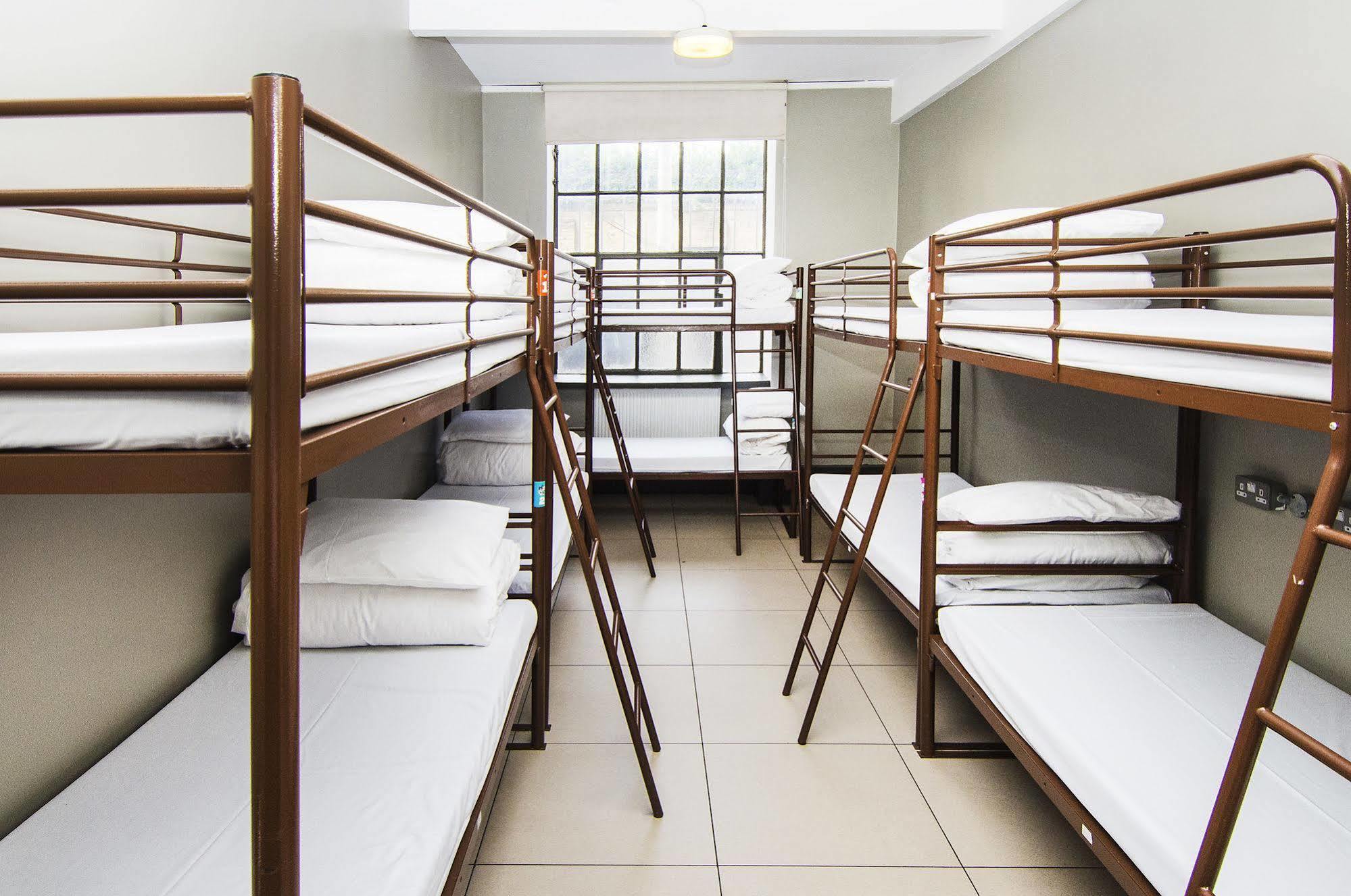 Rest Up Hostal *