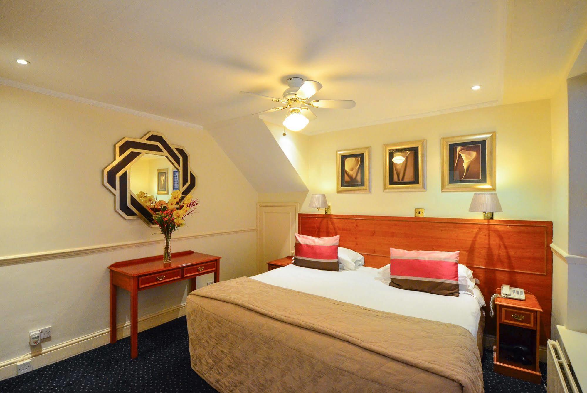 Collingham Serviced 4*