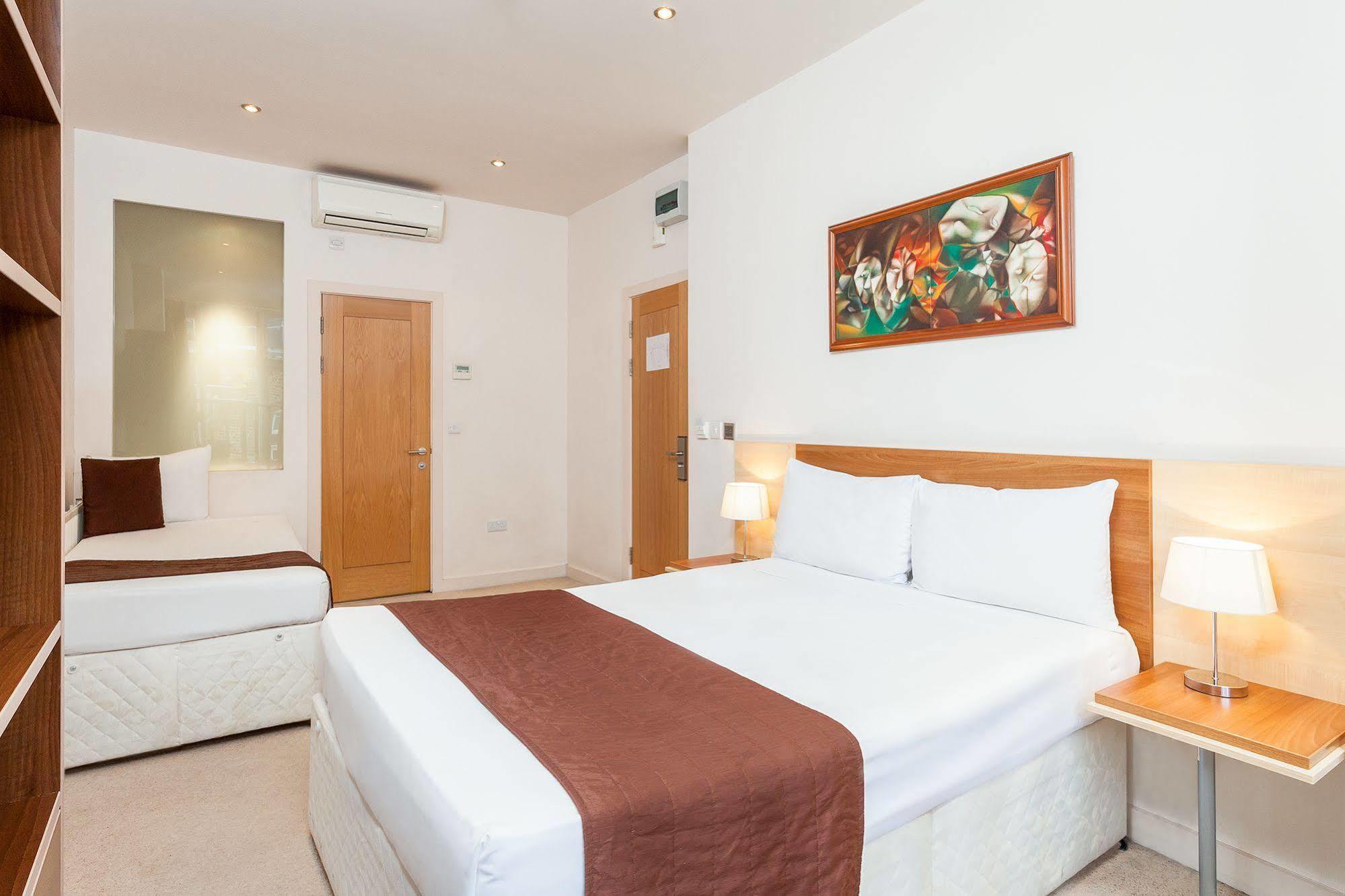 Avni Kensington 3*
