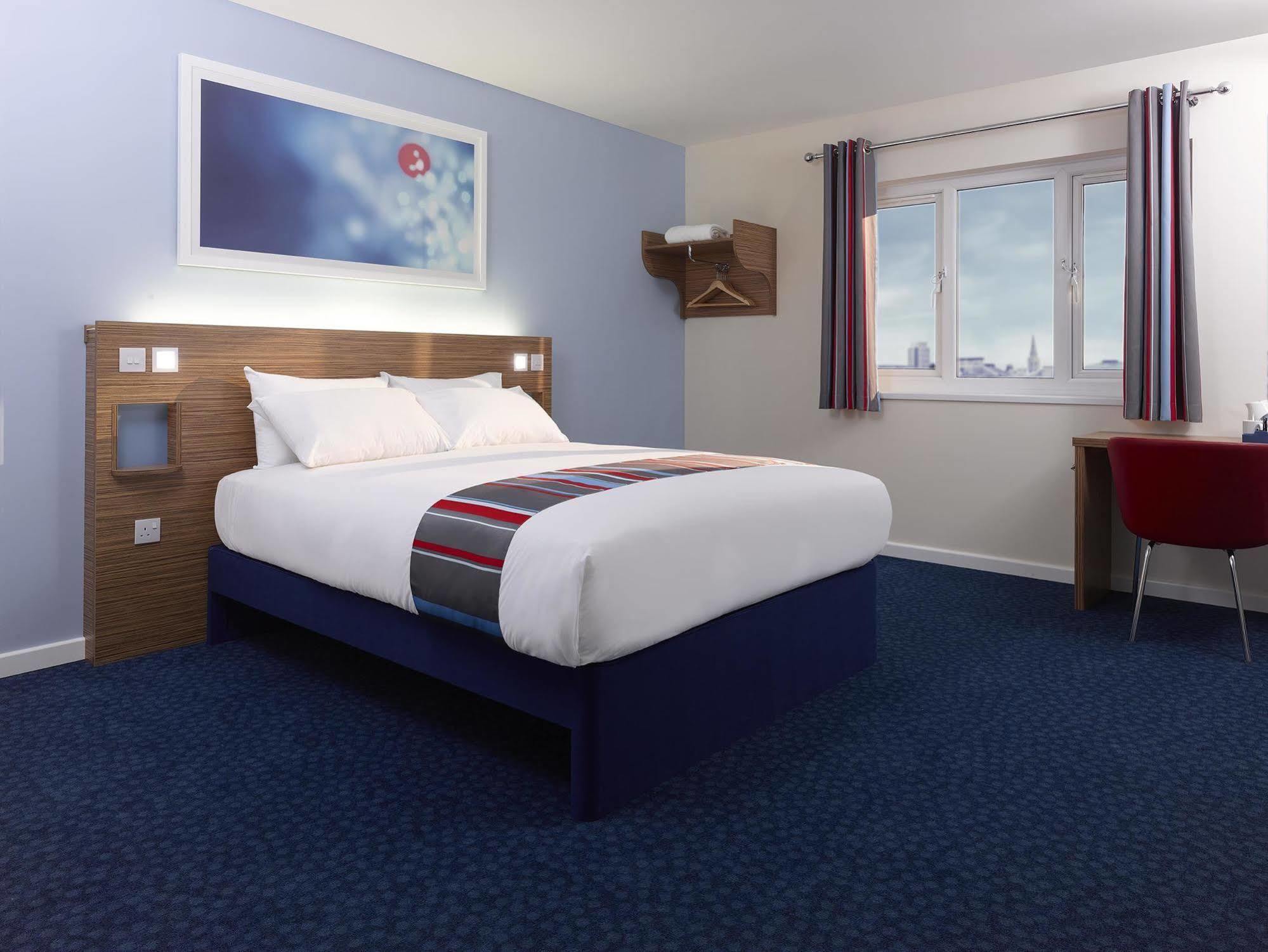 Travelodge Battersea 2*