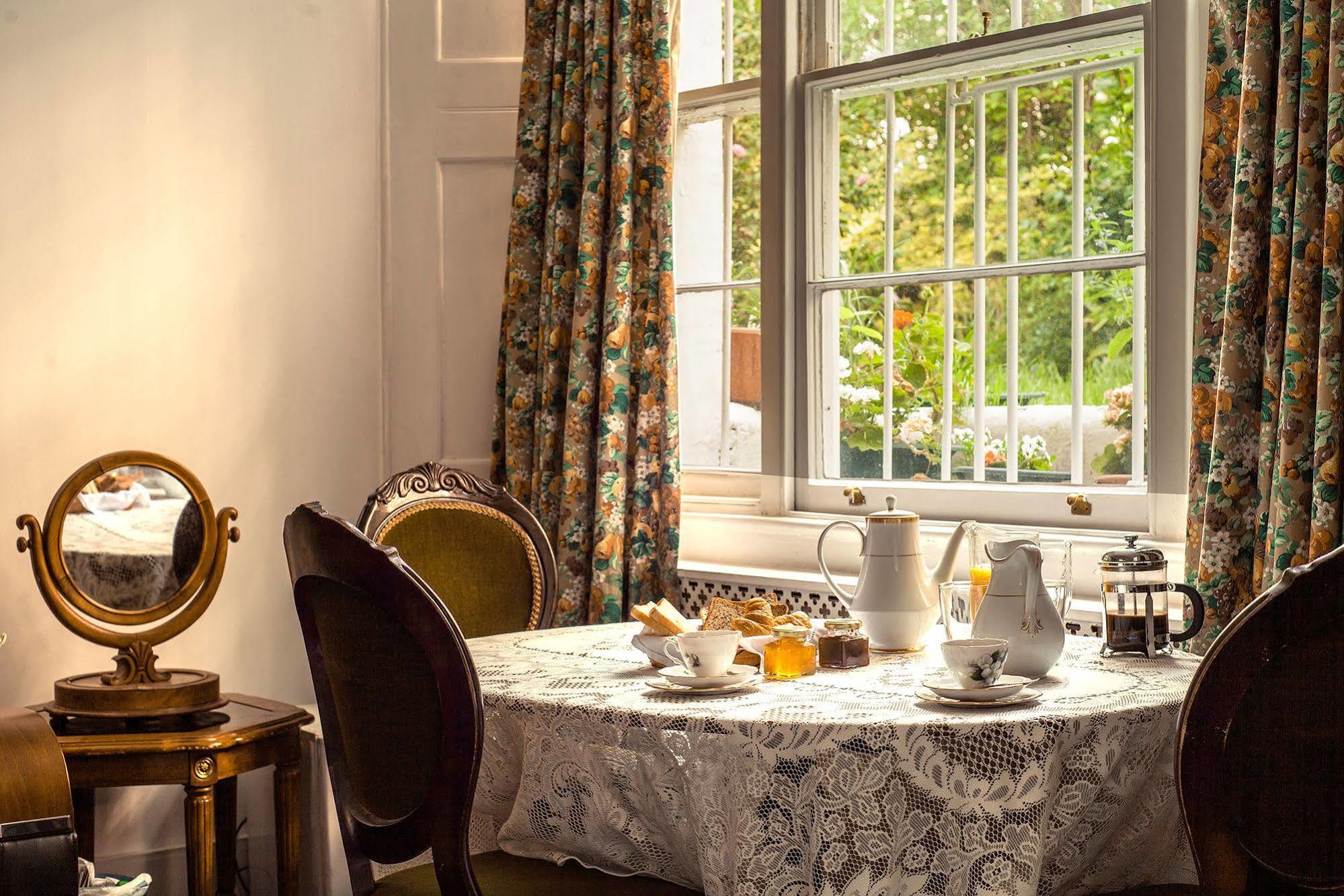 Dawson Place, Juliette's Couette-café