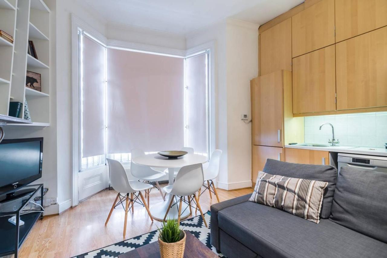 2br Spacious Flat In West Kensington Fits 6! *
