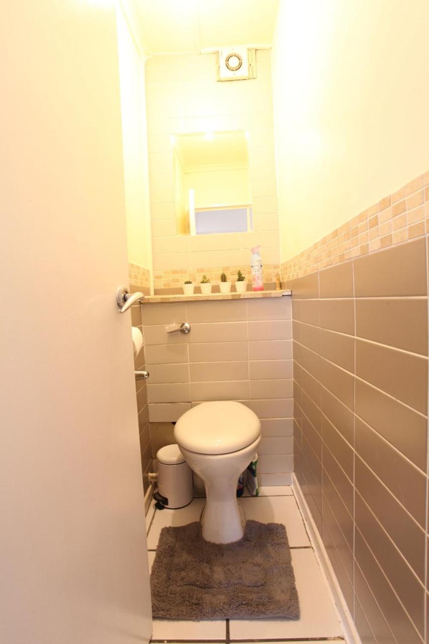 Chelsea Off Kings Road One Bedroom With Balcony Appartement *