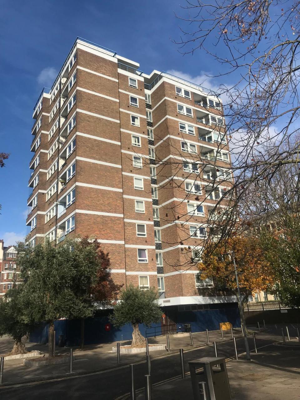 Chelsea Off Kings Road One Bedroom With Balcony Appartement *