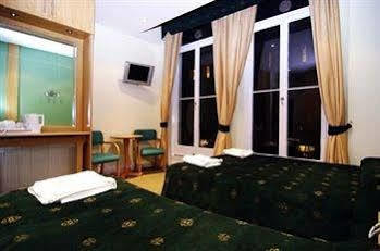 Westbury Hotel 3*