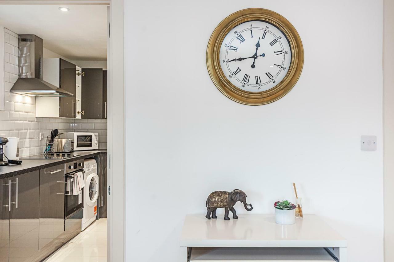 Canary Wharf/docklands/excel Spacious Apt E14 *