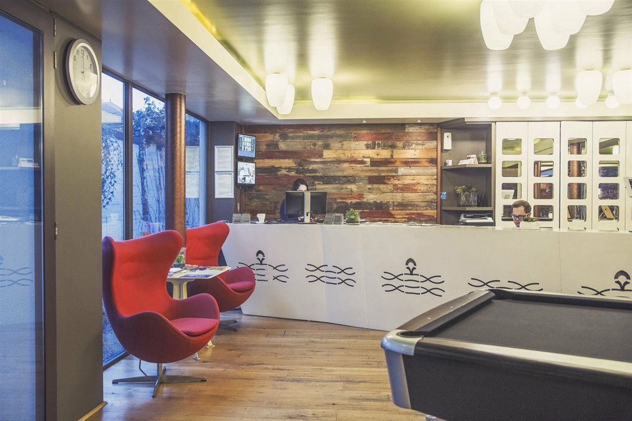 The Club @ Willesden Hostel Londen