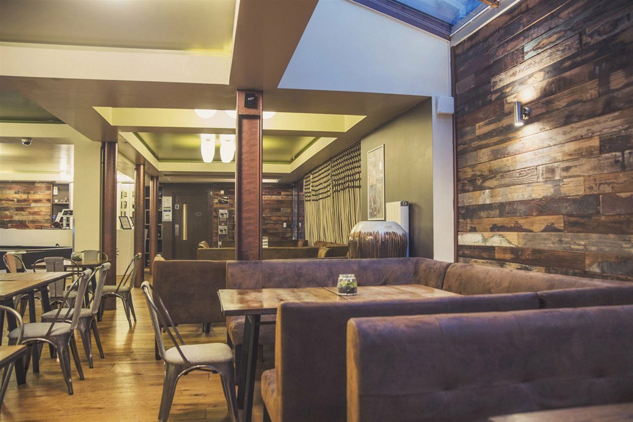 The Club @ Willesden Hostel Londen