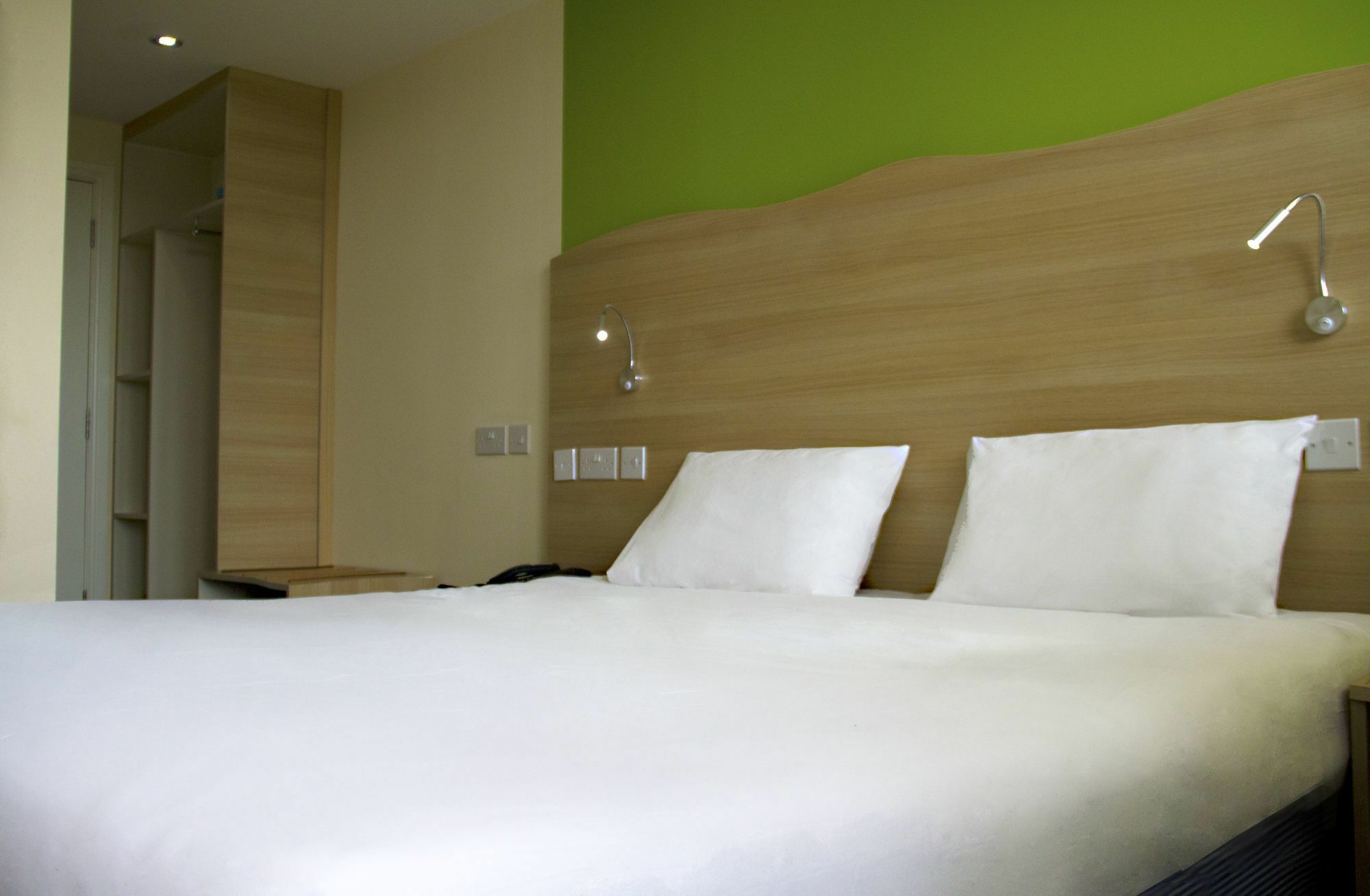 Western Queens Crystal Palace Hotel 3*